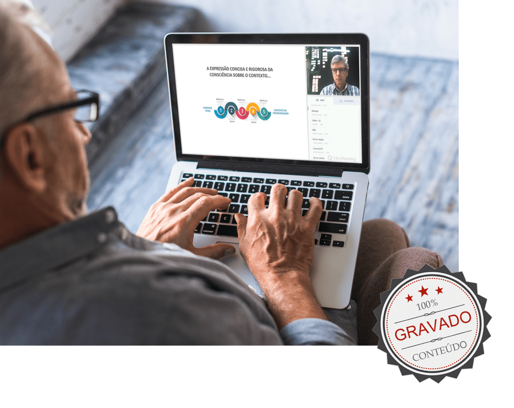 Pessoa com notebook mostrando aulas gravadas para líderes e agentes de mudança